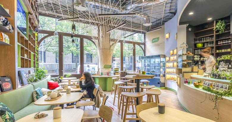 Aménagement d'un coffee shop par un architecte d'intérieur dans le cadre d'un projet d'architecture commerciale à Paris