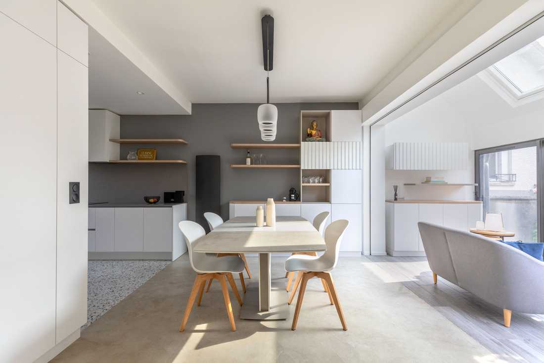 Rénovation d’une maison familiale à Meudon - la salle à manger et ses rangements sur mesure