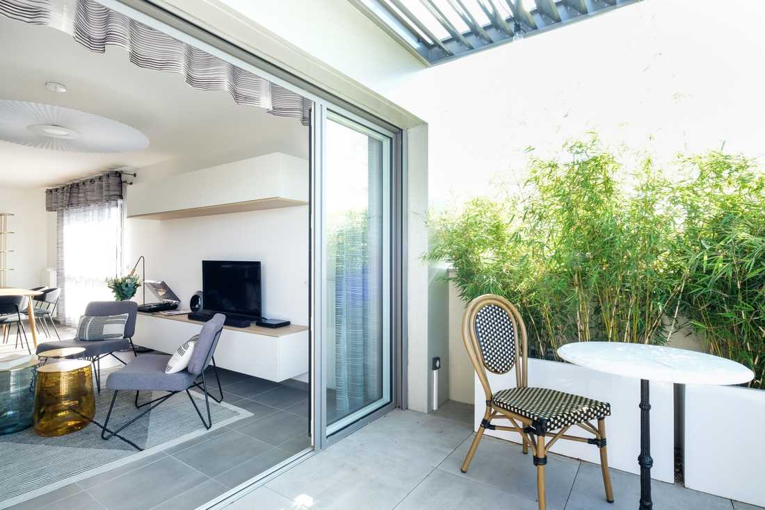 Terrasse dans la continuité de l'appartement à Paris