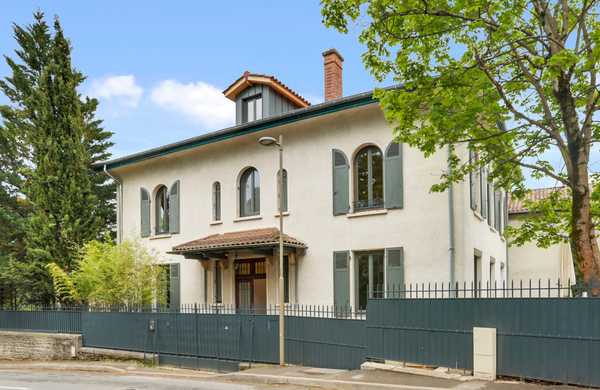 Dividing a villa built in the 30's in 3 units