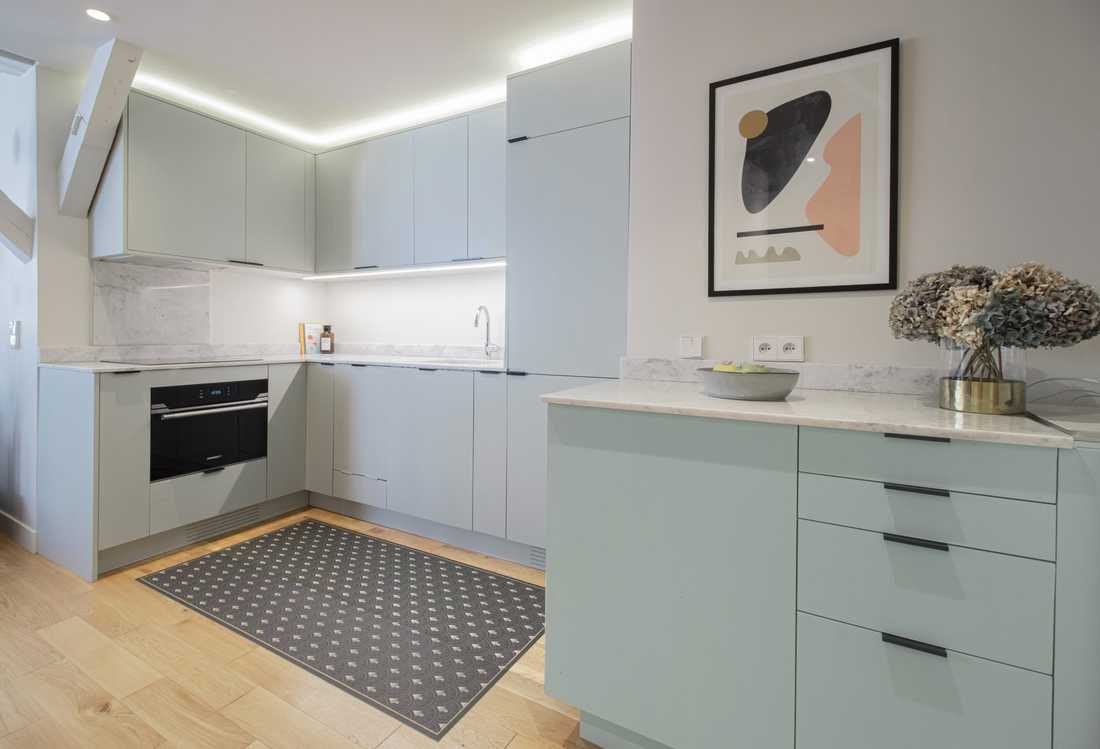 Cuisine Ikea avec façade sur mesure en médium