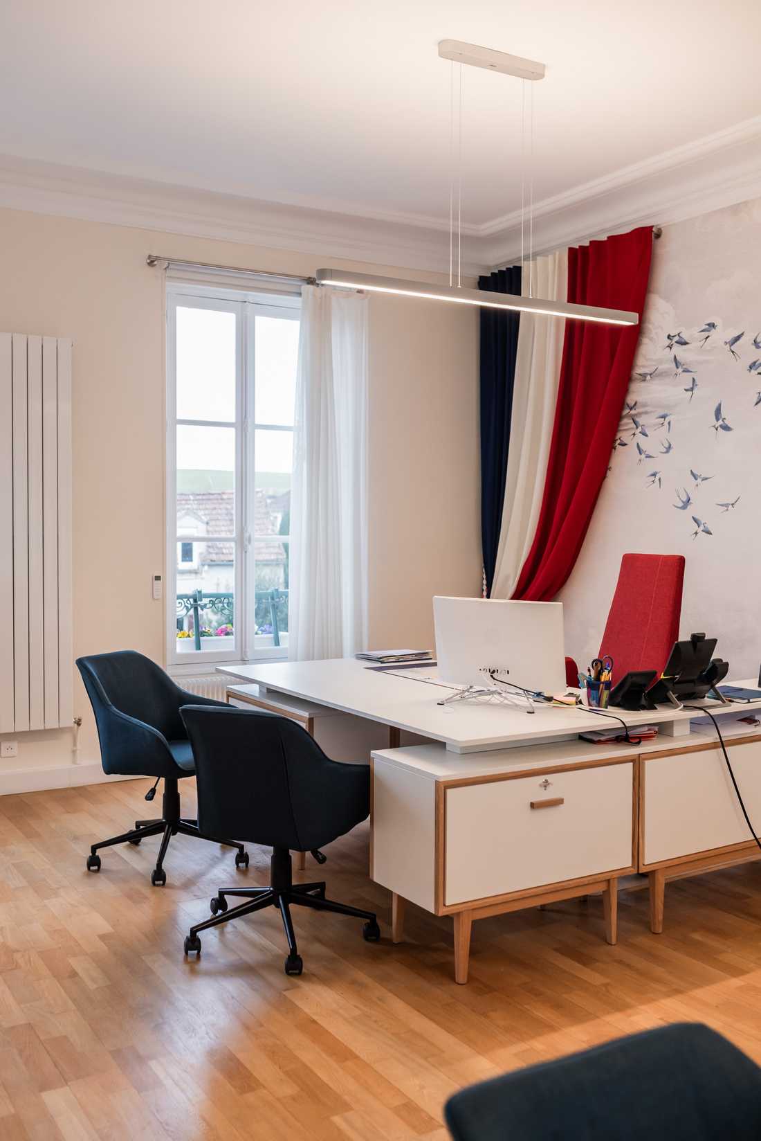 Bureaux d'une mairie après travaux de rénovation