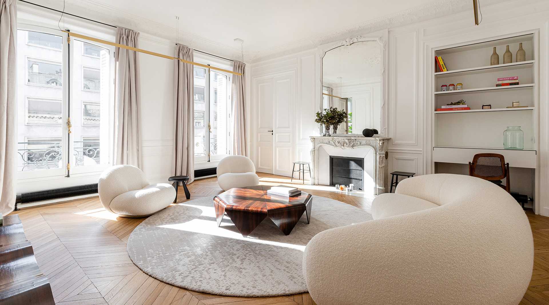 Rénovation du salon d'une maison contemporaine par un architecte d'intérieur à Paris