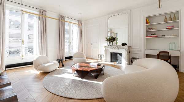 Rénovation du salon d'une maison contemporaine par un architecte d'intérieur à Paris