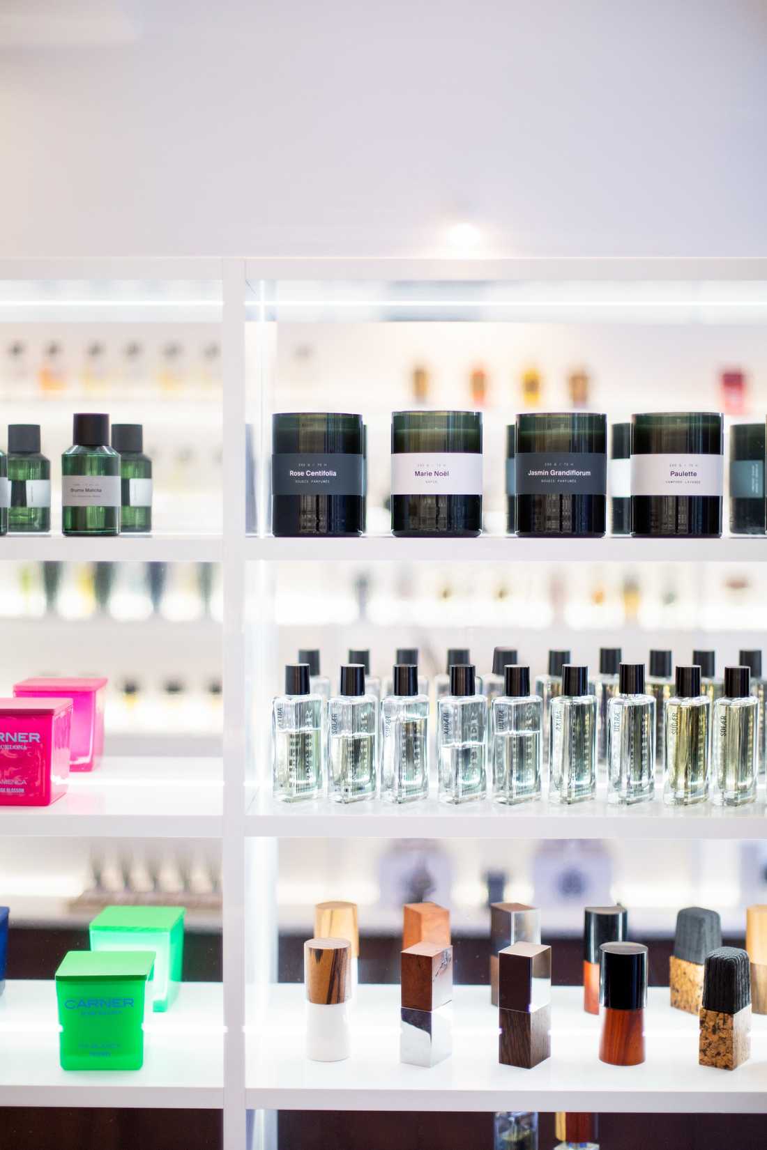 Architecture commerciale d'une parfumerie avec mobilier sur mesure