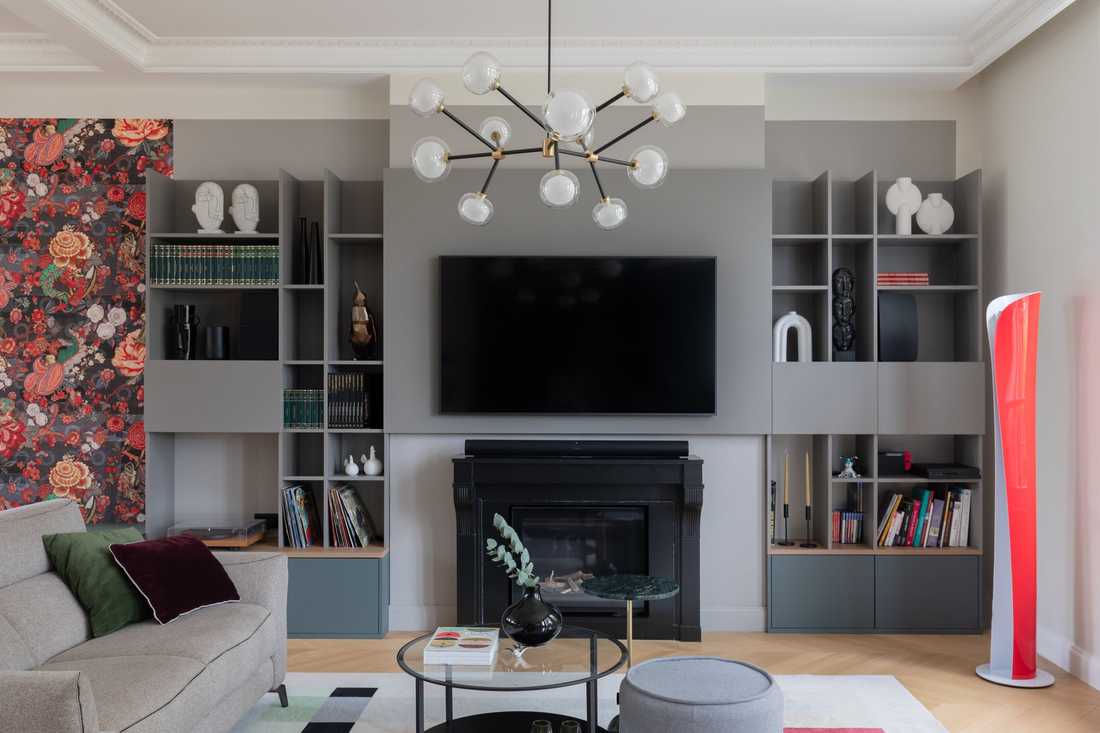 Salon contemporain aménagée dans une maison ancienne