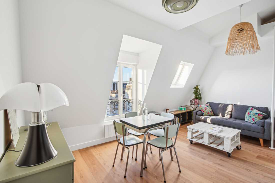 studio-amenage-sous-les-combles