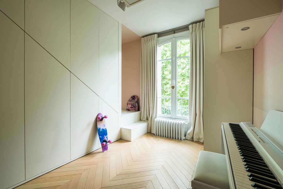 Rangement sur mesure dans une chambre d'enfant