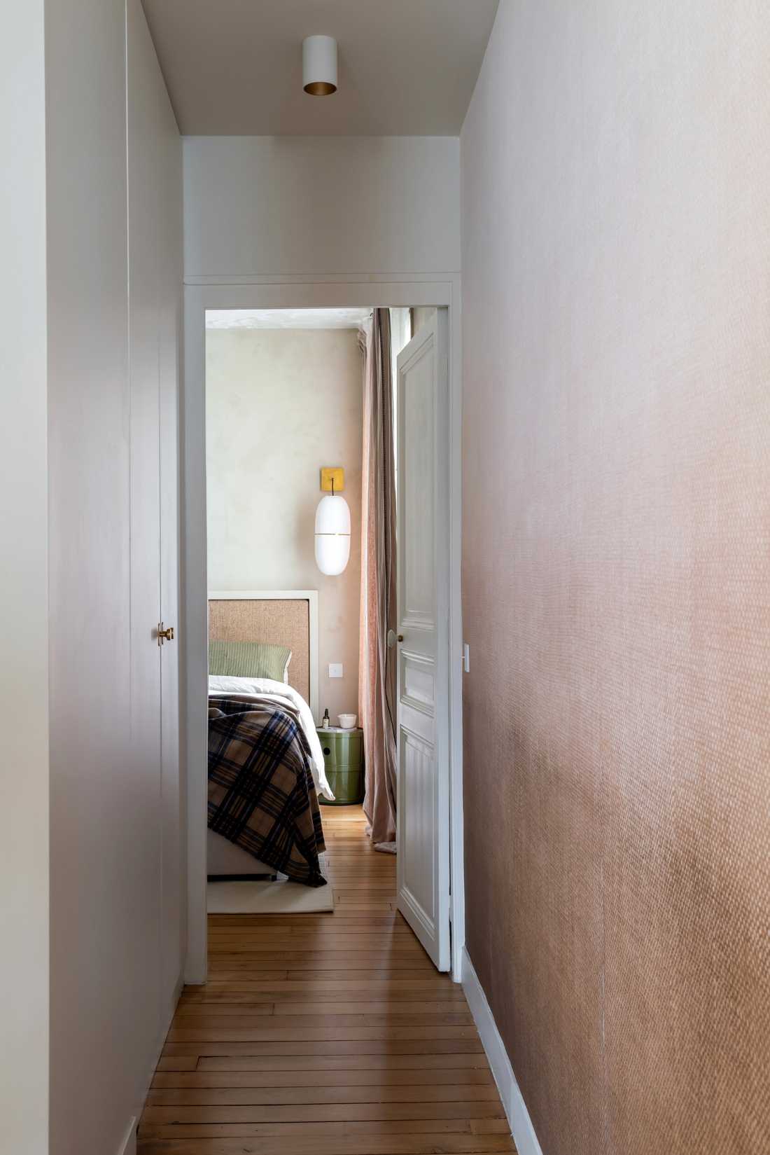Couloir qui mène vers la chambre parentale