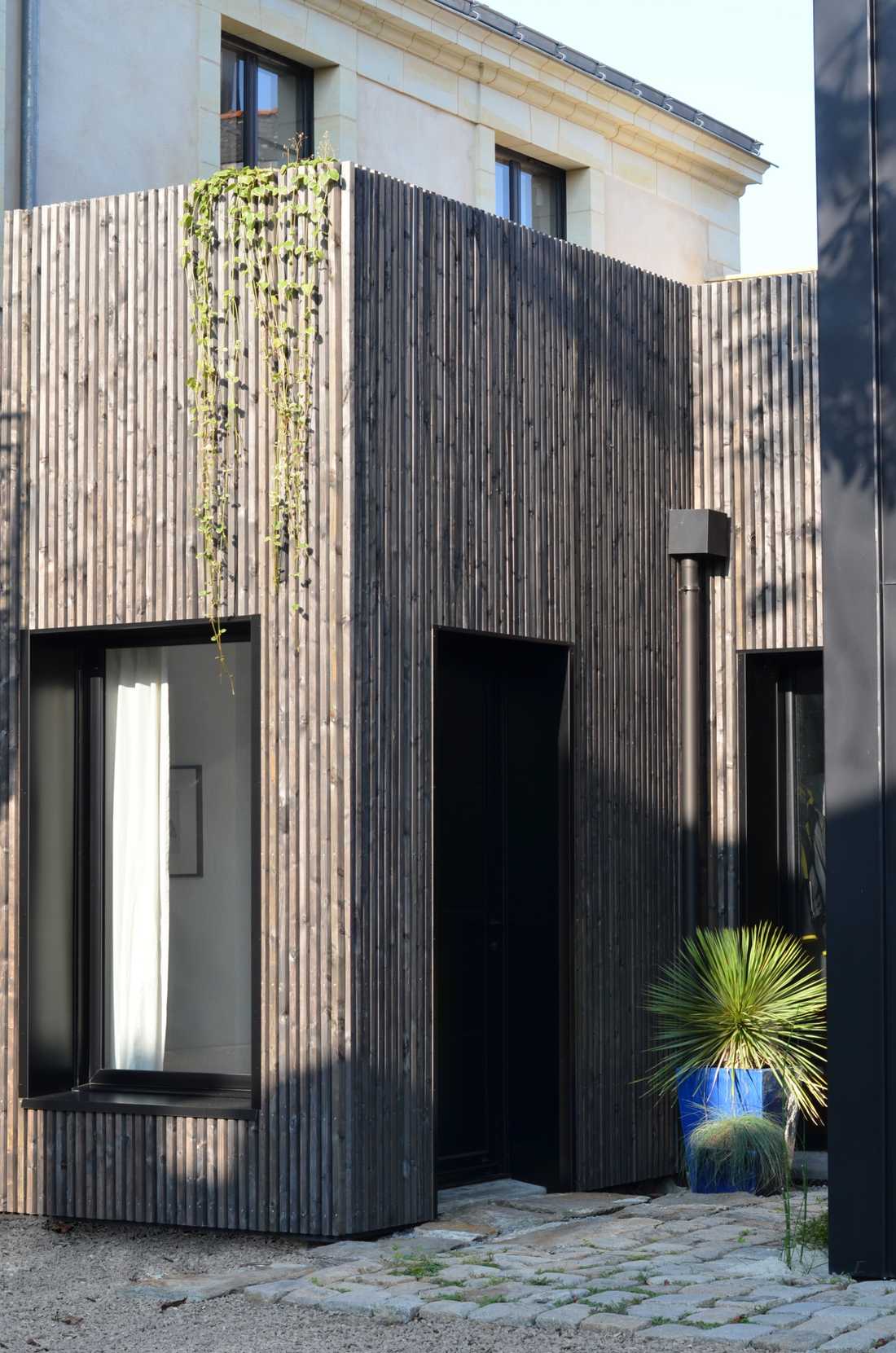 Extension of an old house carried out by an architect in Paris