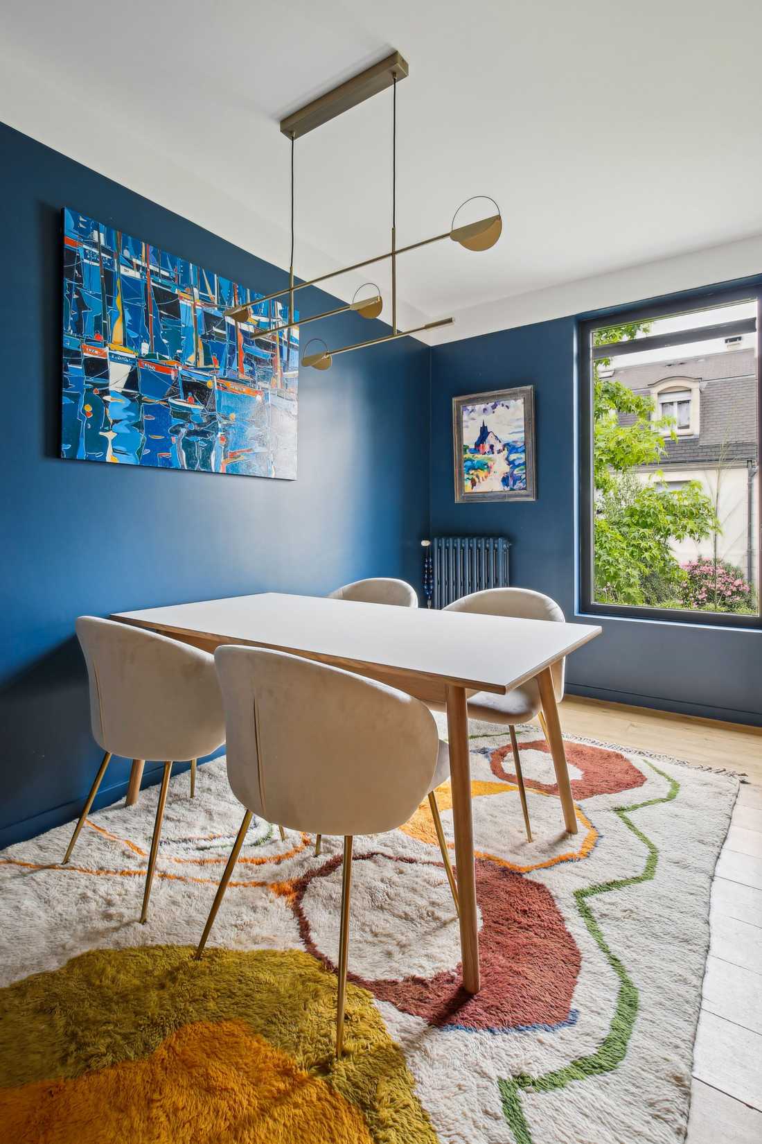 Mur peint avec le bleu Hague Blue de Farrow & Ball