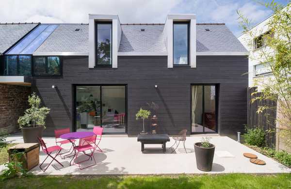 Maison mitoyenne au style contemporain réalisée par un architecte d'intérieur à Paris