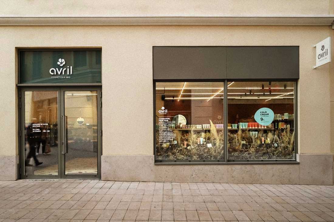 Façade de la boutique de cosmétiques Avril aménagé par un architecte d'intérieur à Antibes