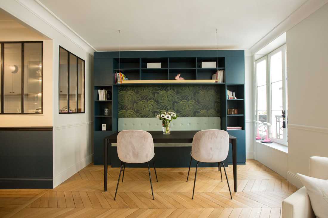 Bibliothèque banquette réalisée sur mesure par un architecte d'intérieur à Paris