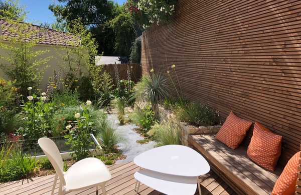 Créer une oasis de verdure dans un lotissement avec un jardin de 200m² à Paris