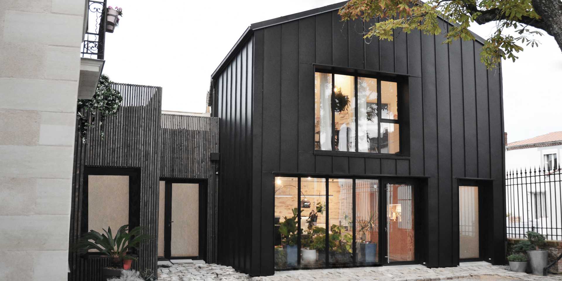 Extension of an old house created by an architect in Ile-de-France