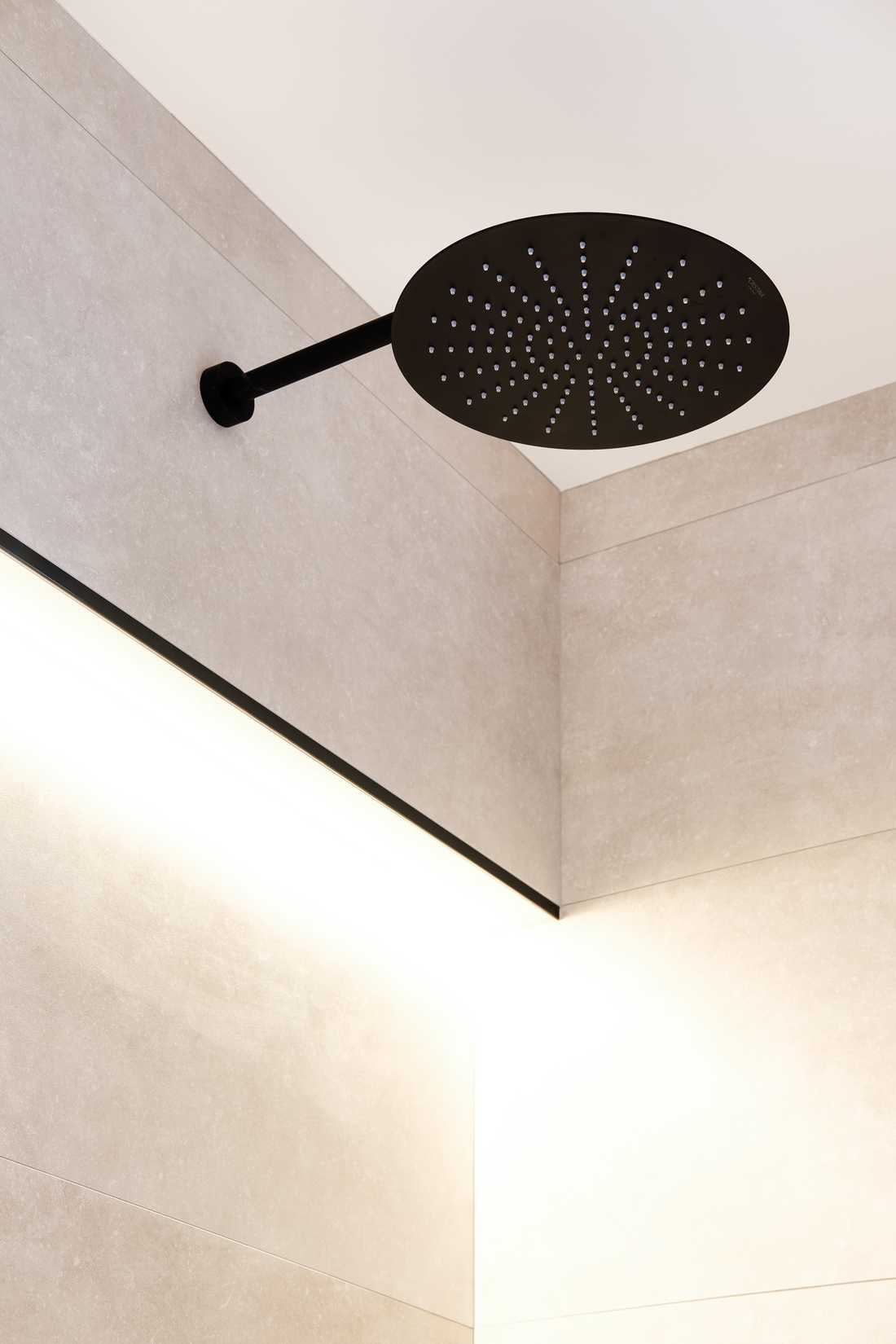 Douche sur-mesure conçu par un architecte en région parisienne