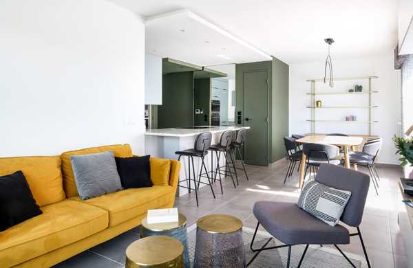 Rénovation de la pièce de vie et de la terrasse d'un appartement par un architecte d'intérieur à Paris
