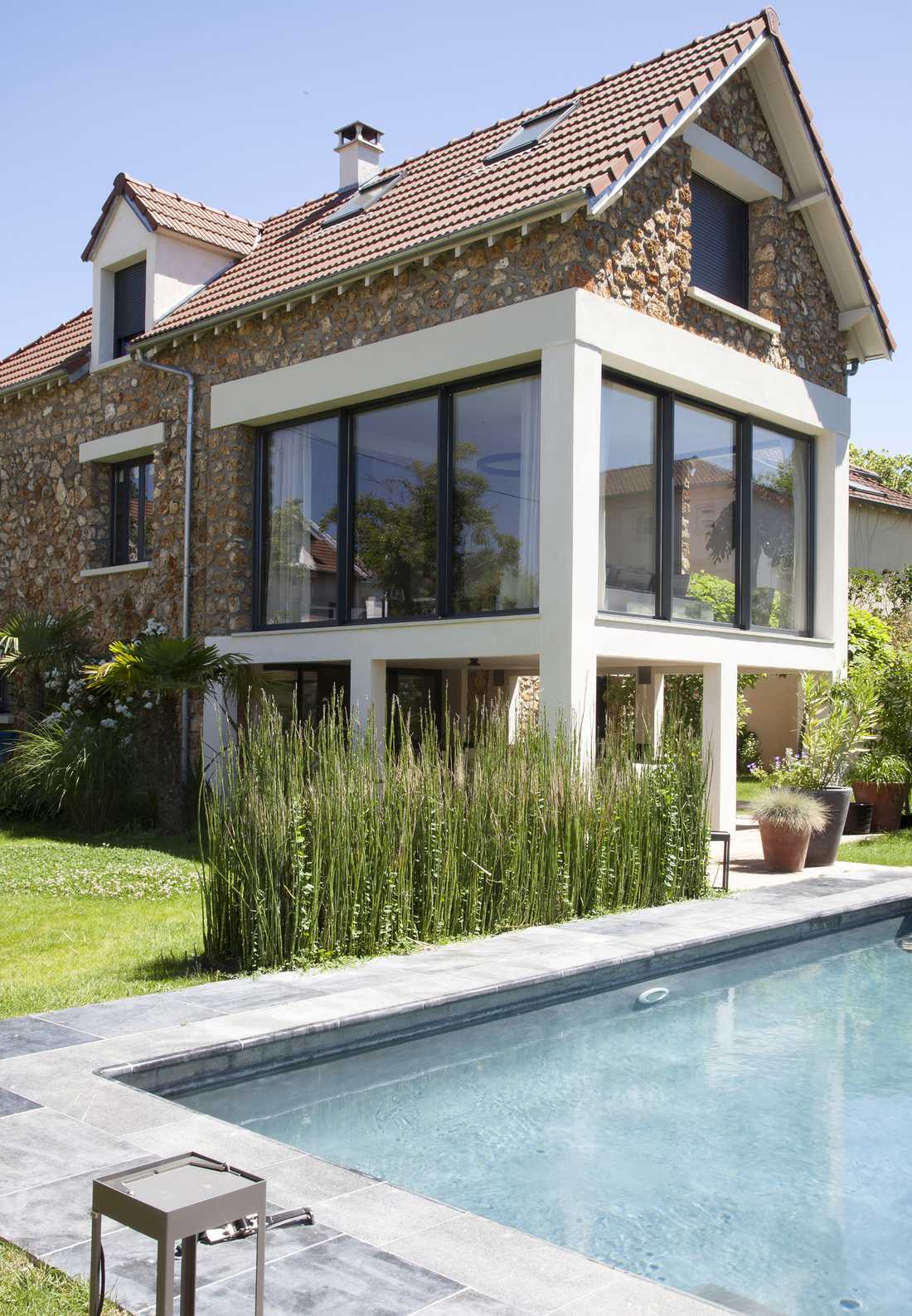 Extension d'une meulière construite par un architecte en Ile de France 