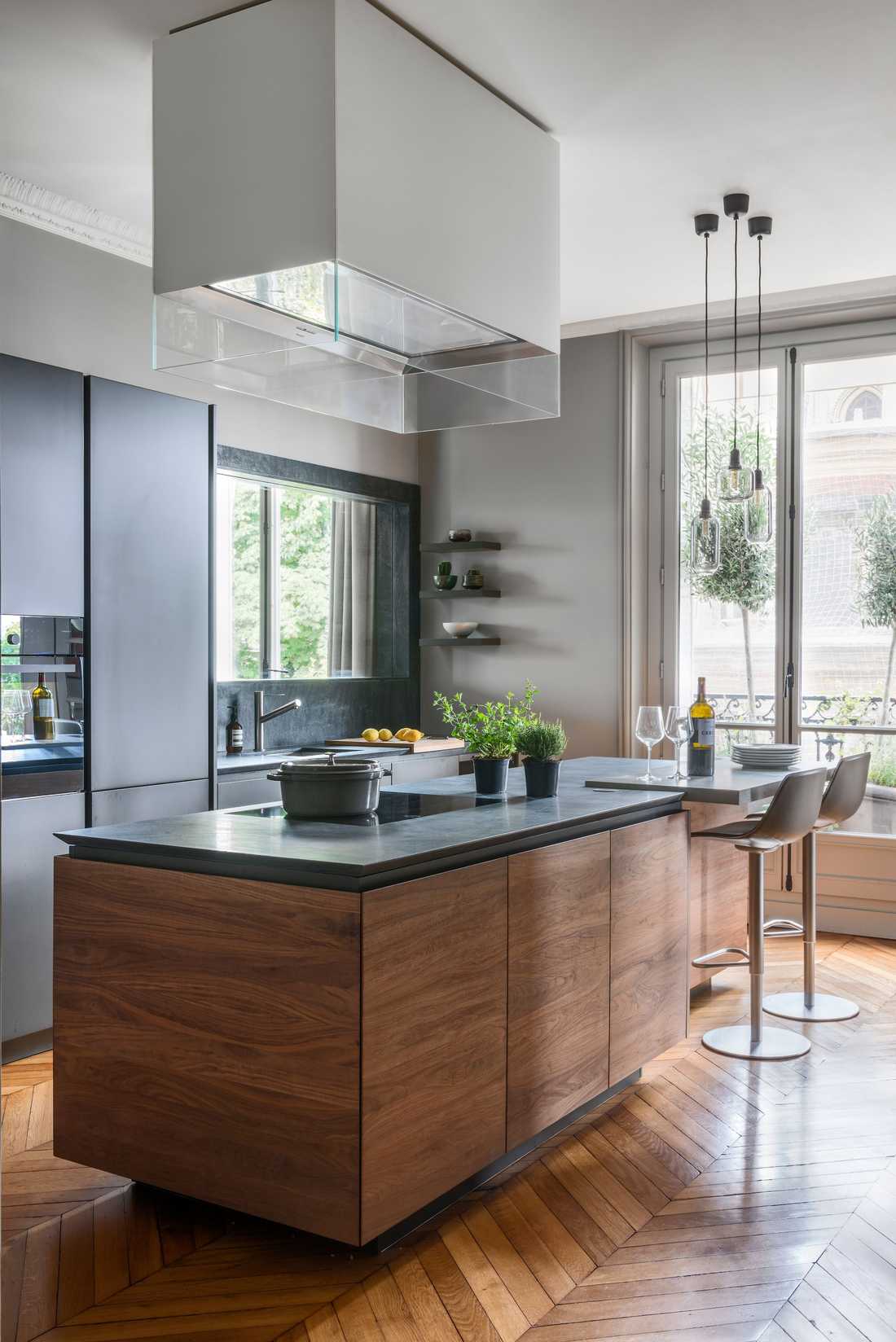 American kitchen designed by an interior designer in Île-de-France