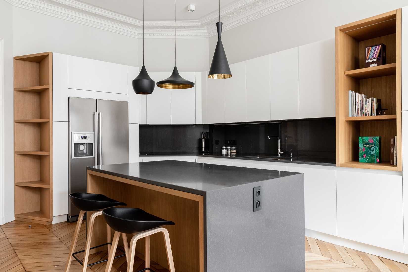 Modernizing a Haussmannian apartment