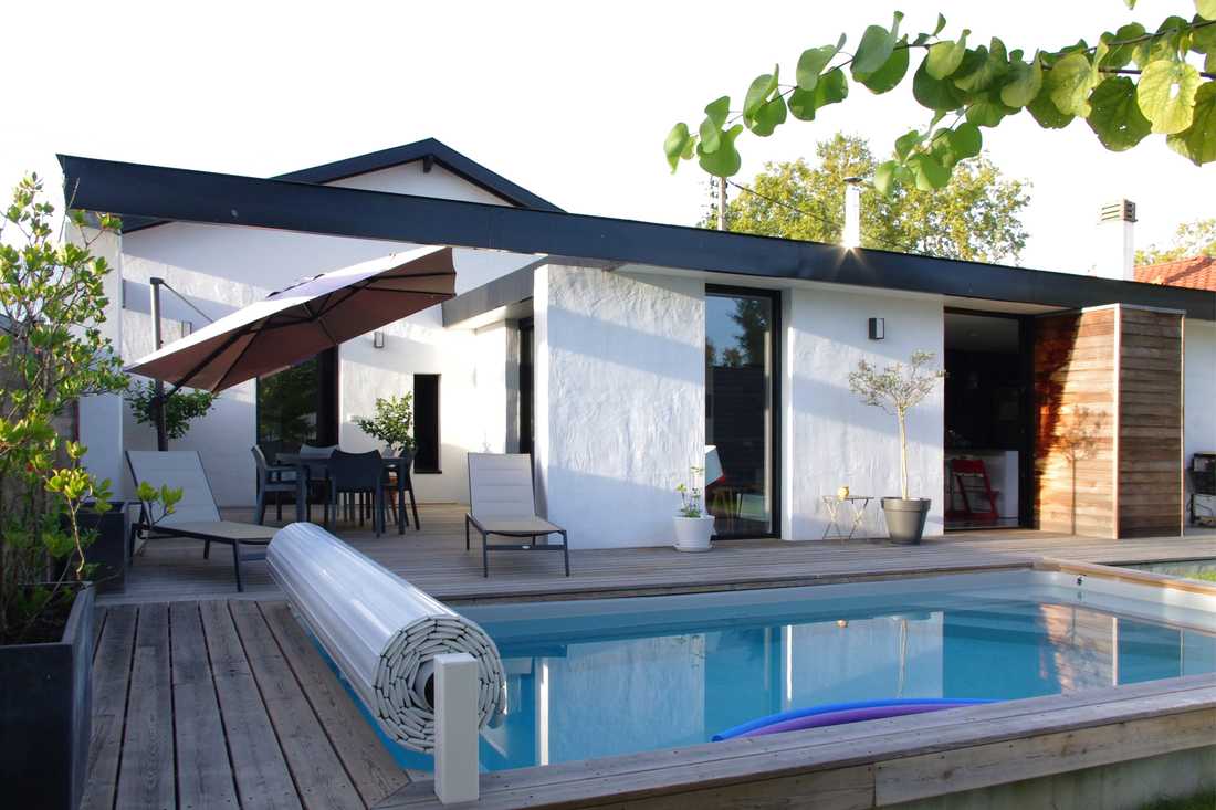 Aménagement d'une piscine par un architecte spécialiste des extensions de maison à Paris