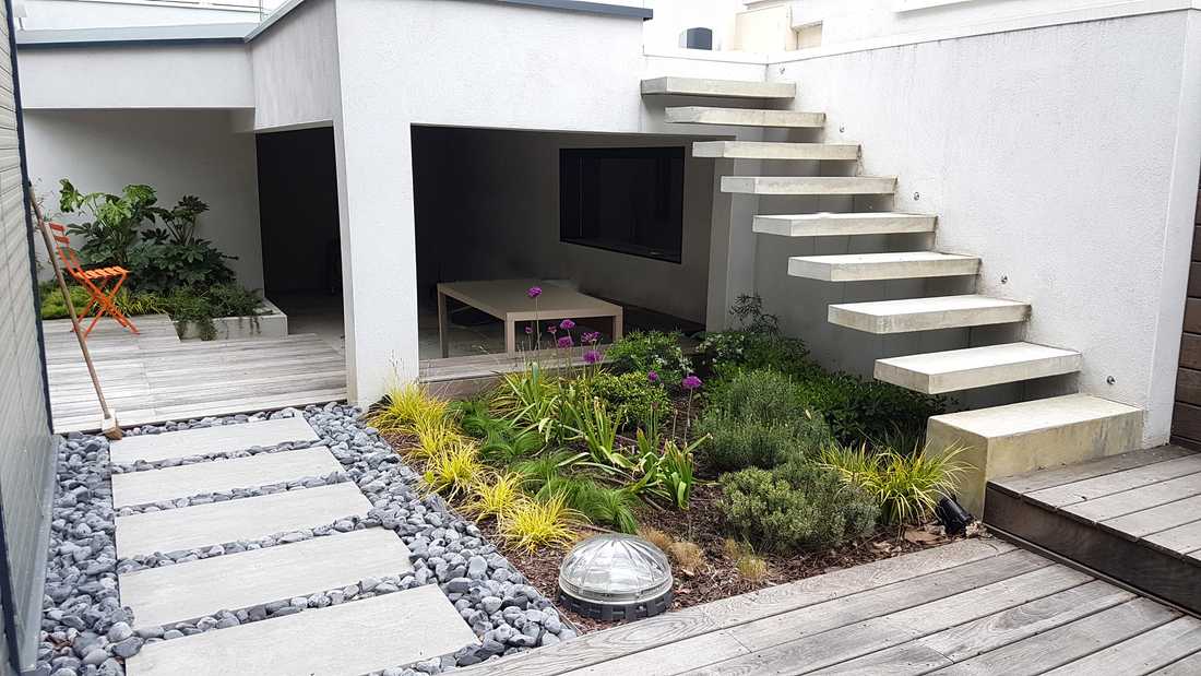 Jardin contemporain aménagé par un jardinier paysagiste à Paris