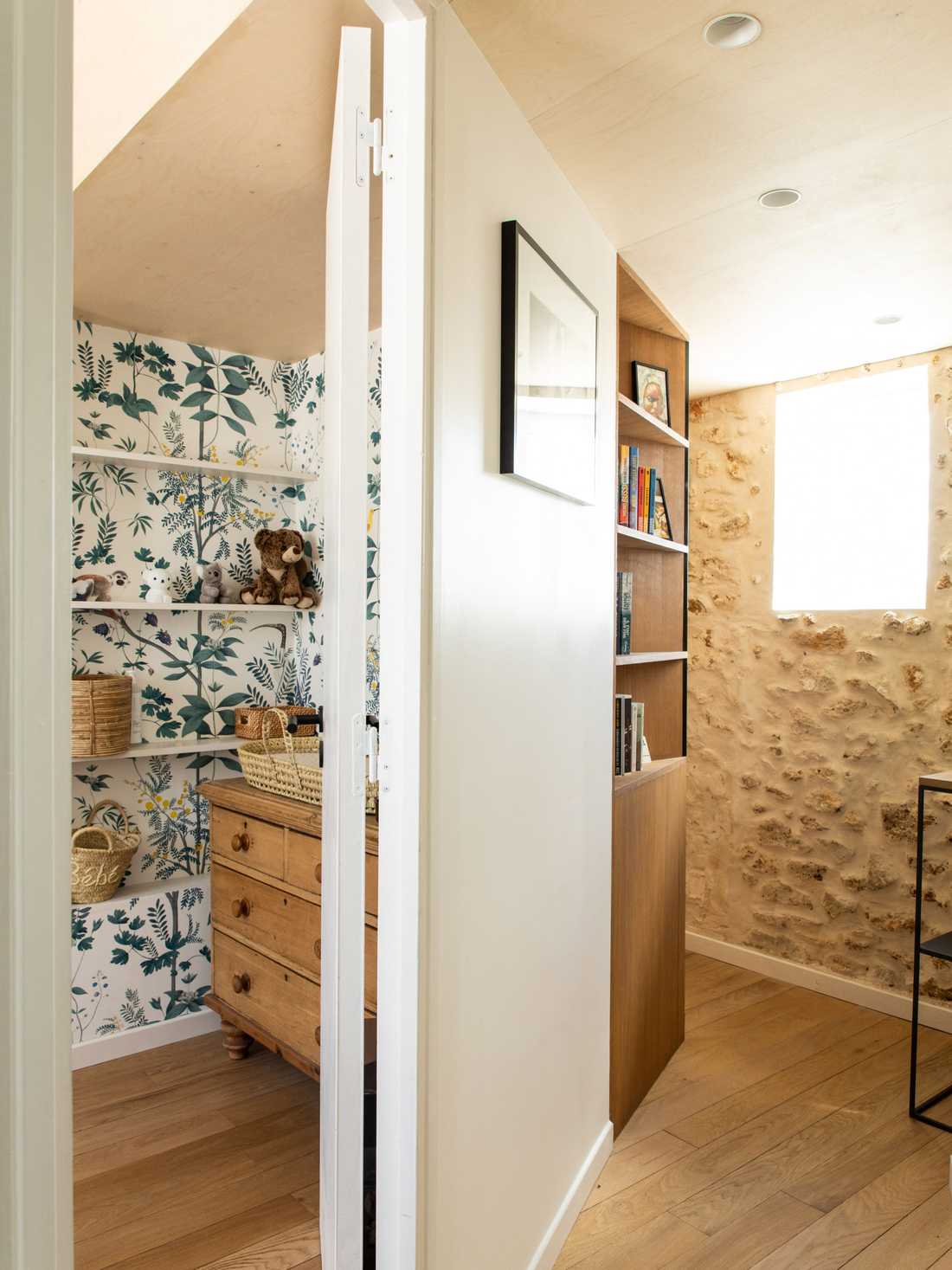 Couloir de l'appartement après les travaux de rénovation