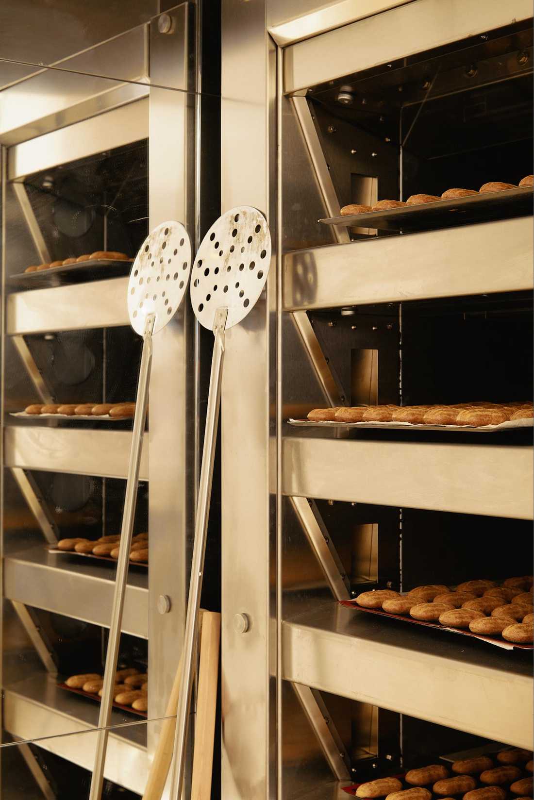 Four en inox dans une pâtisserie