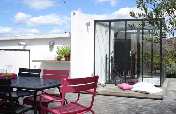 Transformation d'un toit en terrasse végétalisée style Loft par un architece paysagiste à Paris