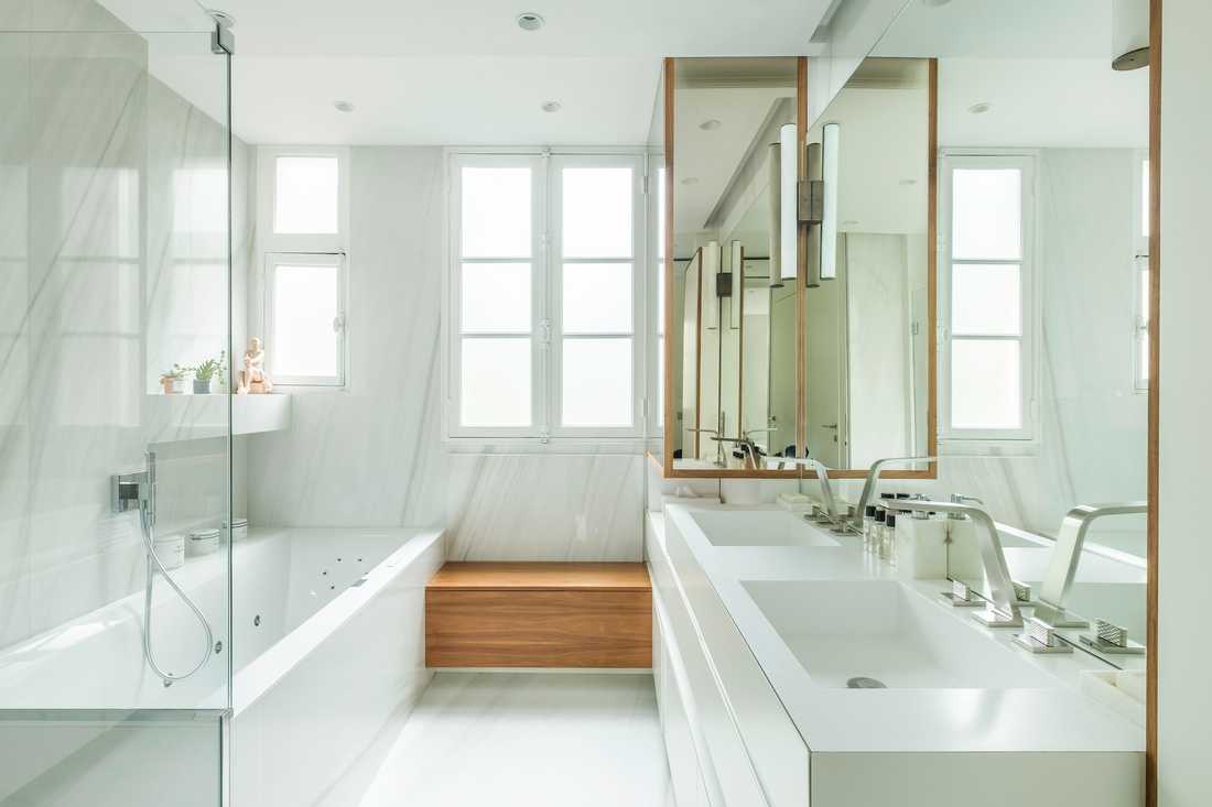 Salle de bain marbre blanc