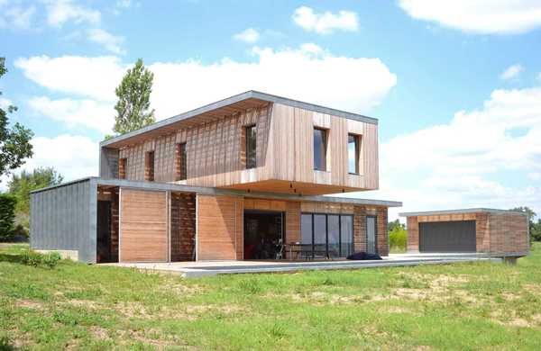 Contemporary wood and concrete house
