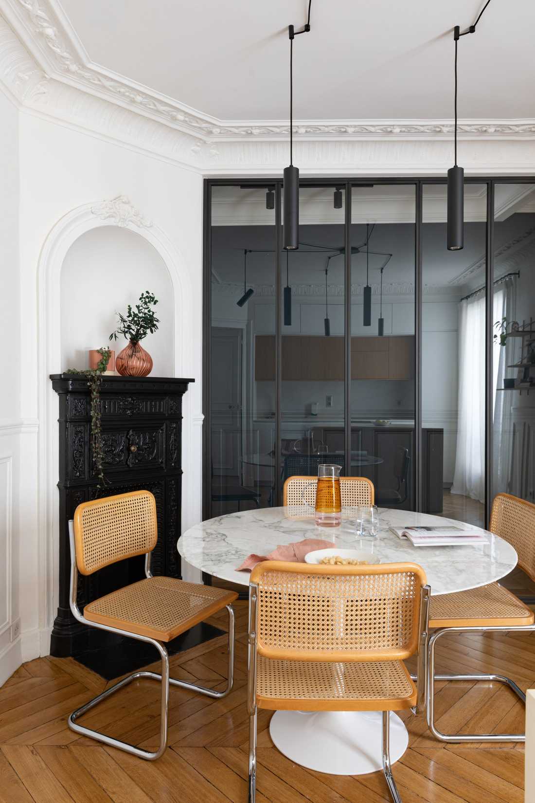 Table Saarinen de Knoll avec chaises Breuer