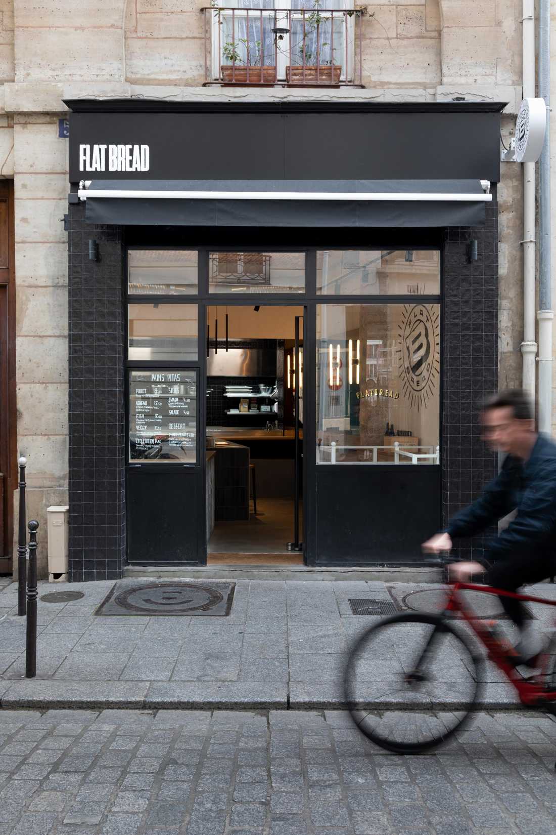 Façade d'un restaurant street food après travaux de rénovation