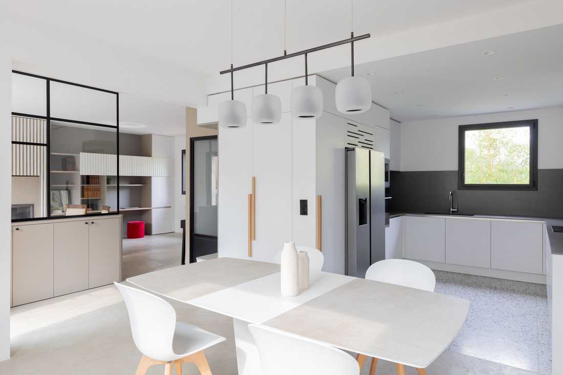 Rénovation d’une maison familiale à Meudon - la cuisine ouverte sur la salle à manger