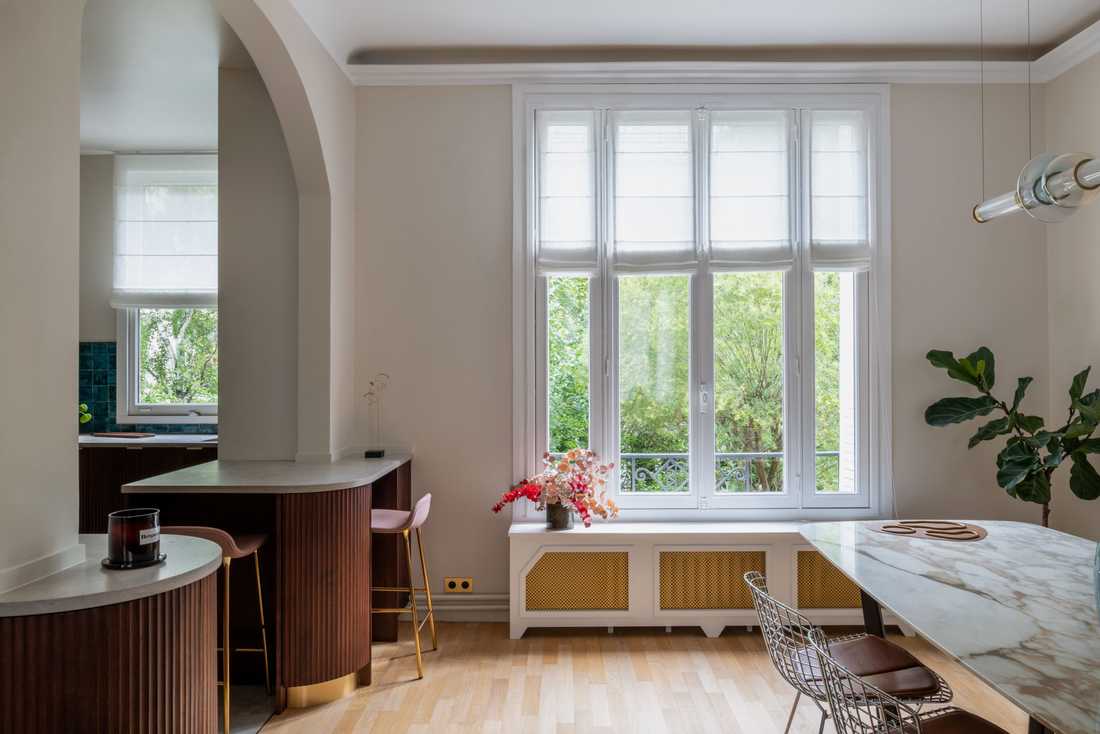 Salle à manger d'un hôtel particulier des années 30