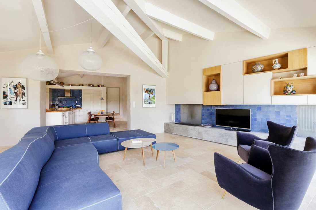 Rénovation intérieure d'une villa provençale - la séjour avec vue sur la végétation