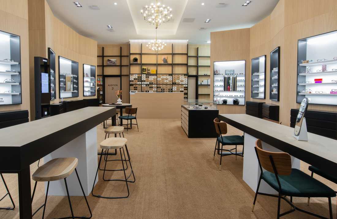 Intérieur de la boutique d'un opticien haut de gamme à Issy-les-Moulineaux