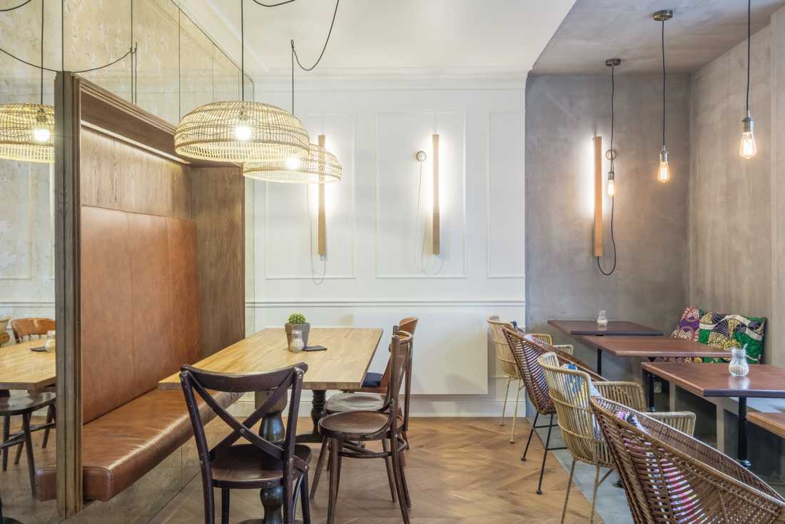 Aménagement d'un café dans un style contemporain à Paris par un architecte