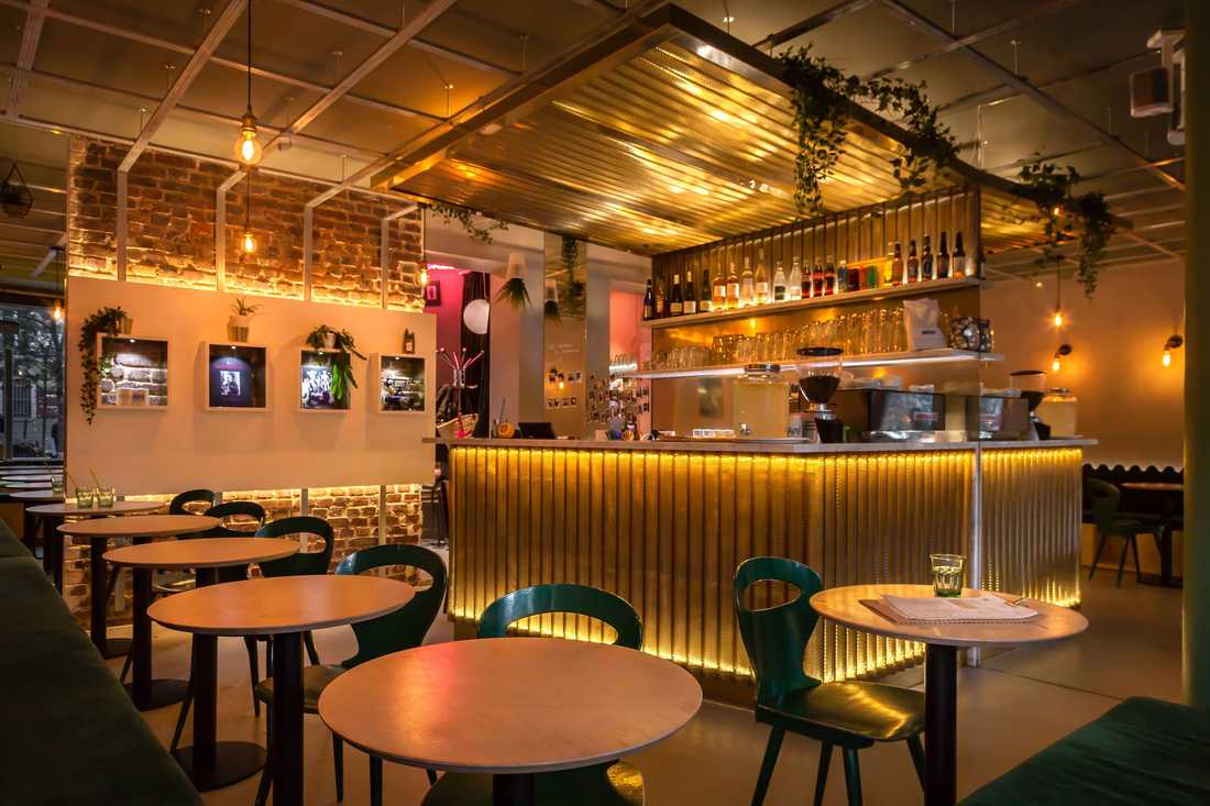 Bar du restaurant après les travaux d'aménagement par un architecte à Paris