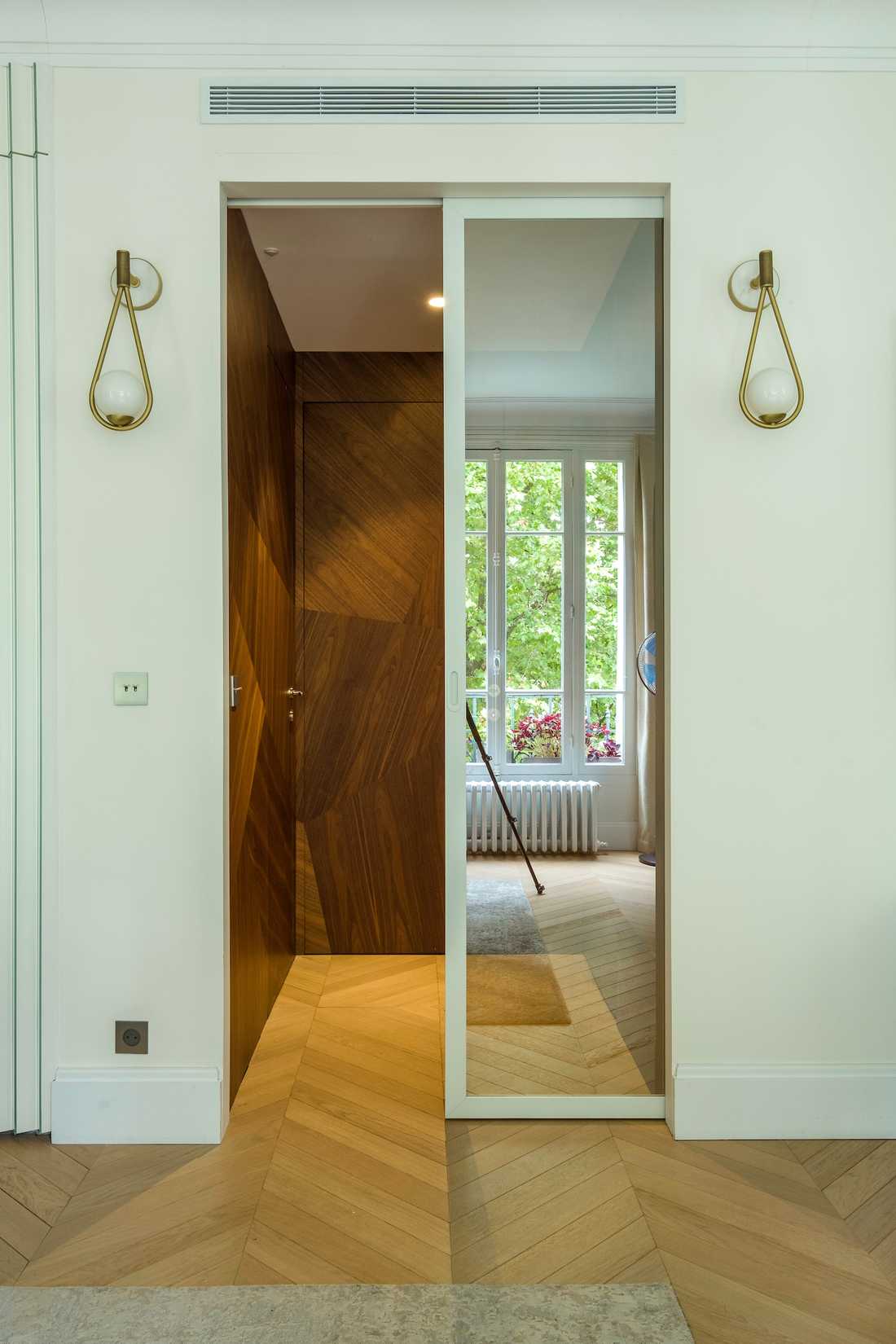 Circulation avec porte miroir