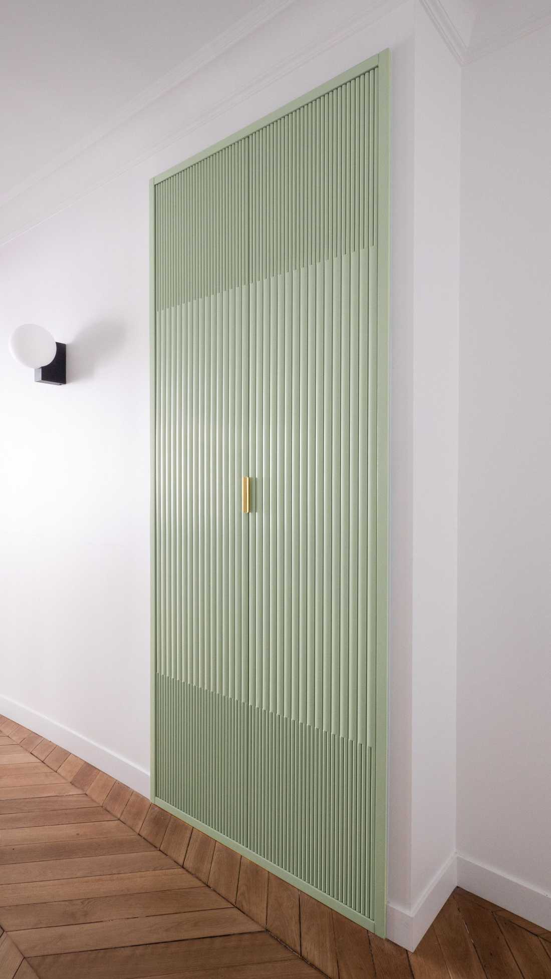 Rangements sur mesure dans l'entrée de l'appartement