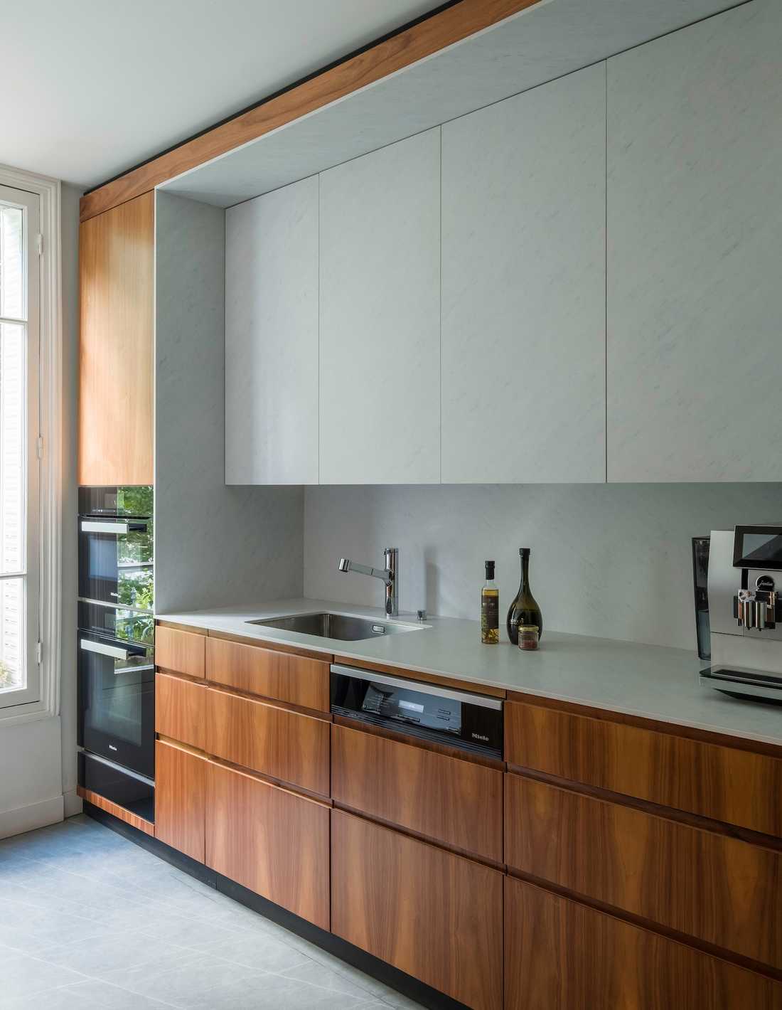 Cuisine avec caisson en noyer