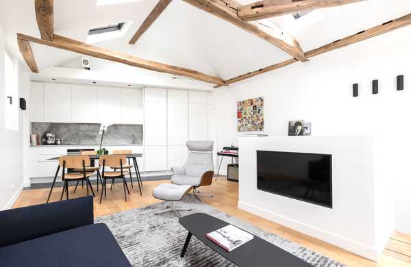 Modernisation d’un appartement duplex sous les combles par un architecte à Paris