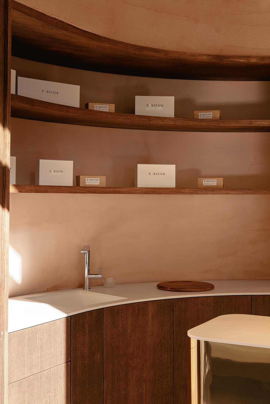 Aménagement intérieur d'une pâtisserie haut de gamme dans le Marais
