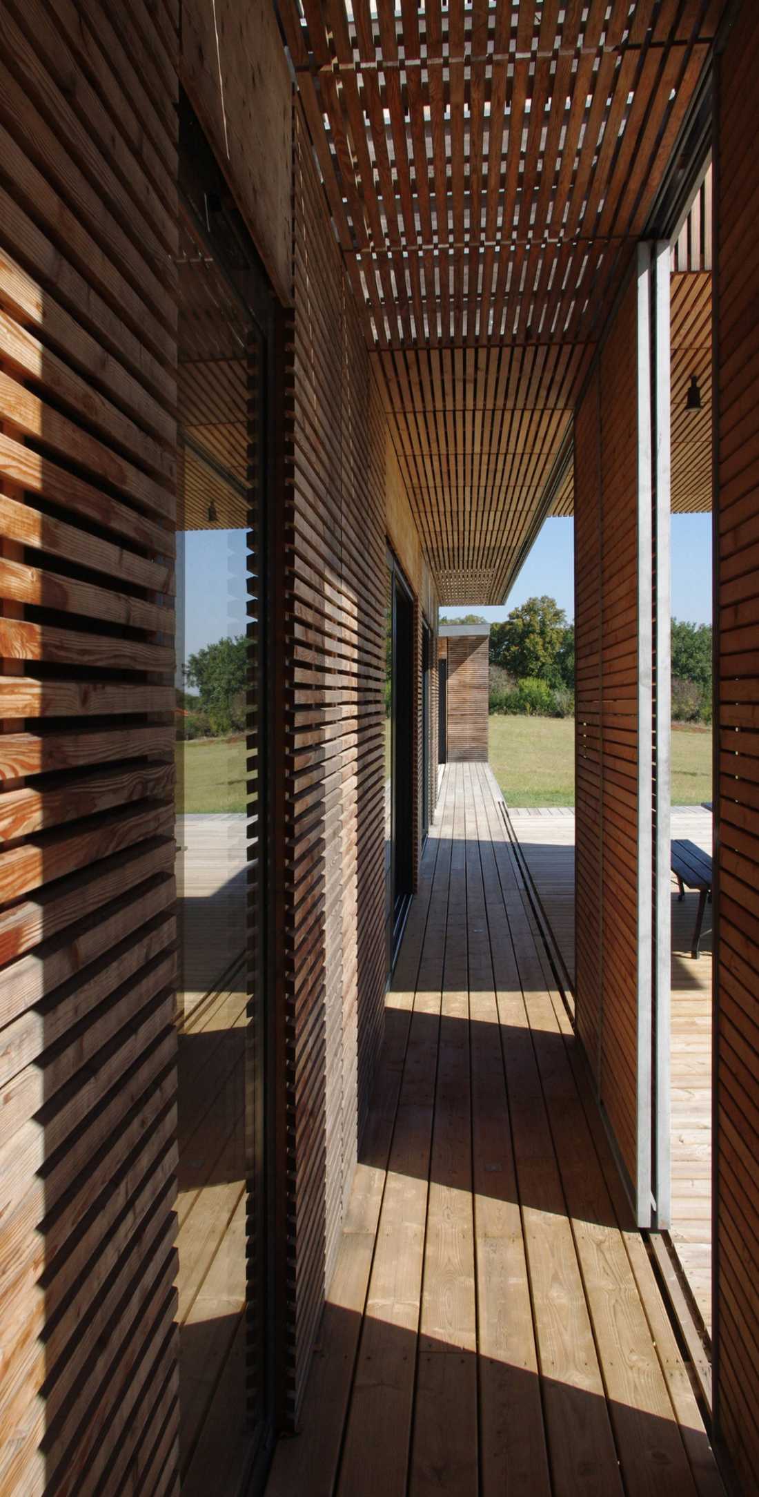Wood frame extension built by an architect in the Paris Area