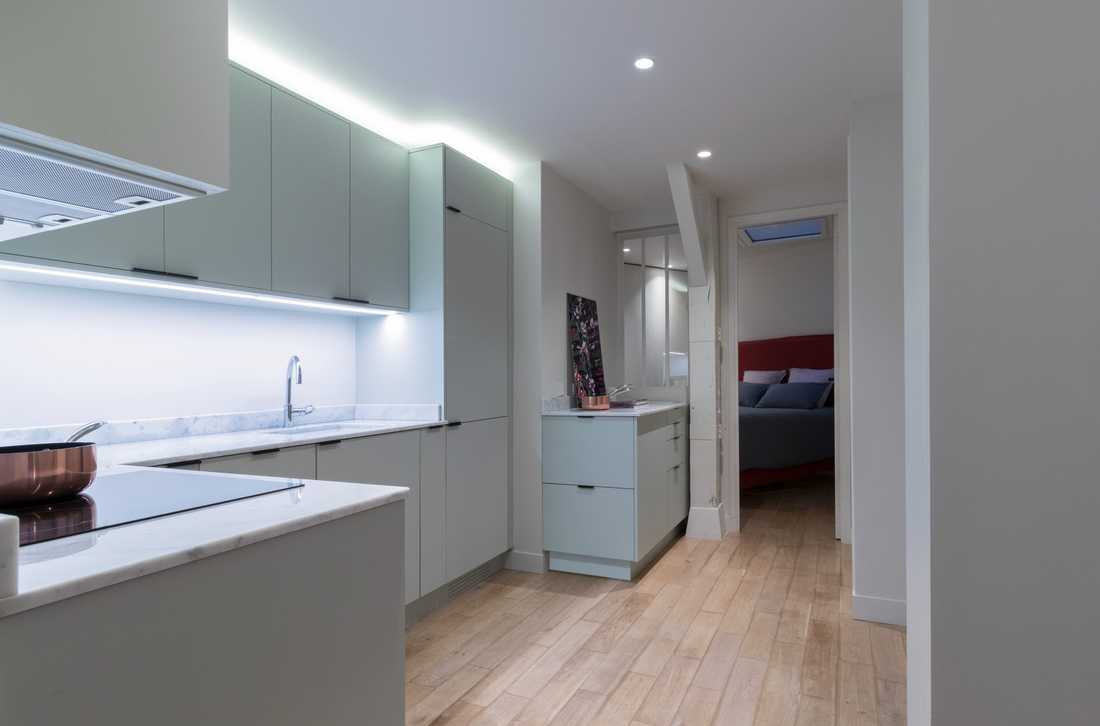 Aménagement de la cuisine d'un appartement en RDC par un architecte d'intérieur à Paris