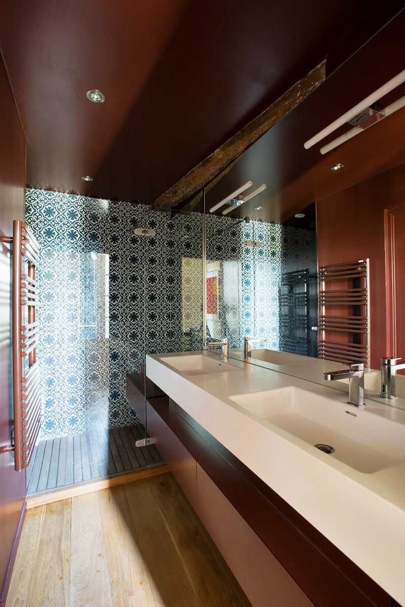 Rénovation intérieure d'une villa provençale - salle d'eau avec toilette
