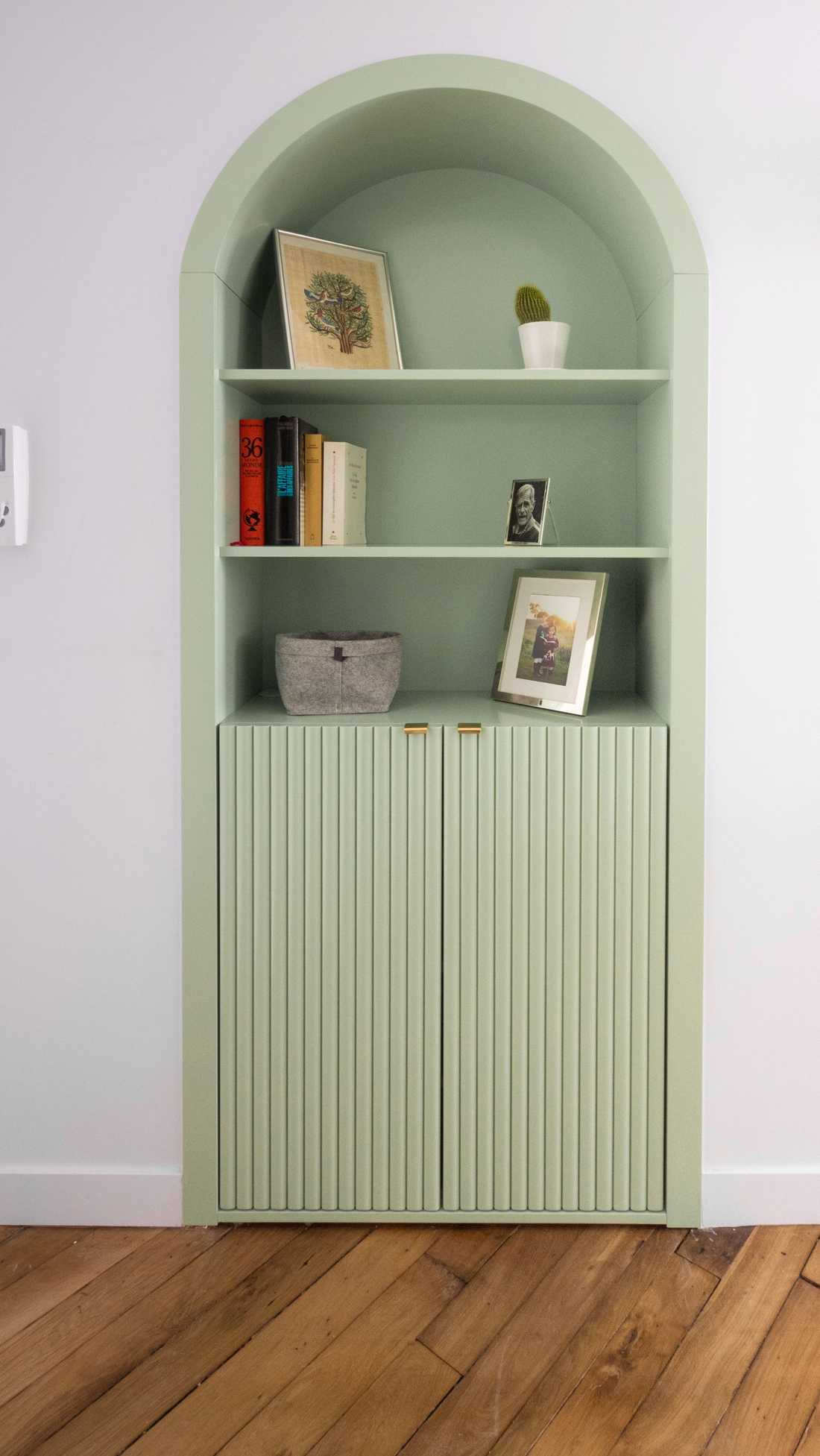 Meuble sur mesure avec rangements dans l'entrée de l'appartement