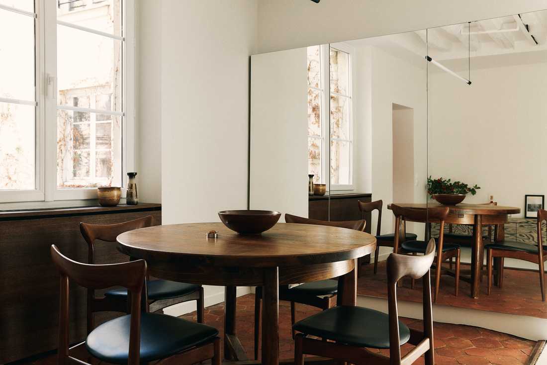 Espace repas aménagé par un architecte d'intérieur à Paris